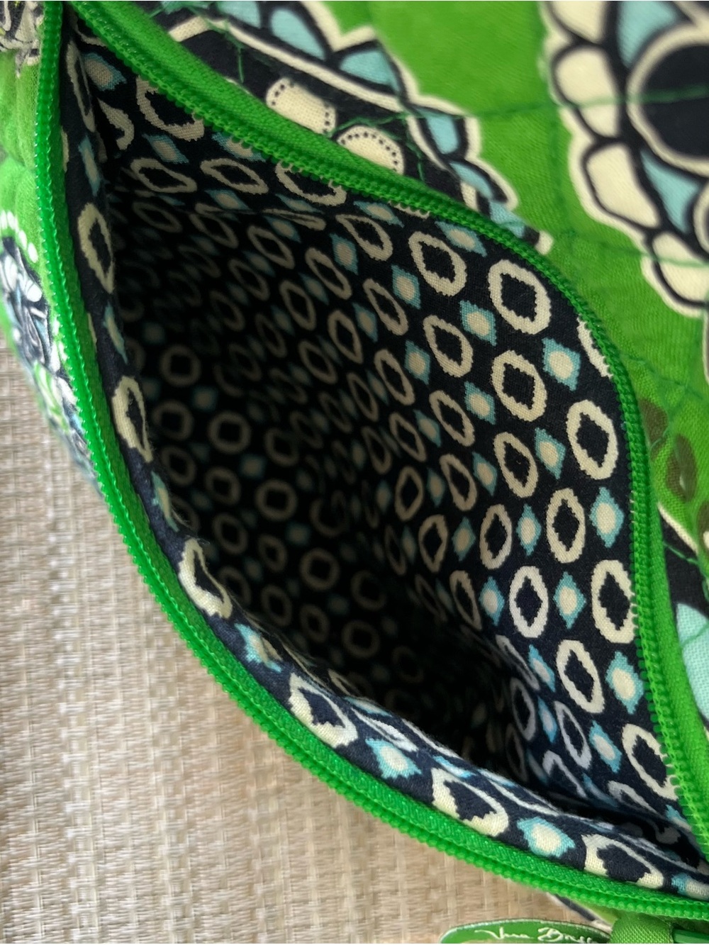 Vera Bradley Cupcakes Green Quilted Floral Medallion Crossbody Boho - Picture 3 of 10
